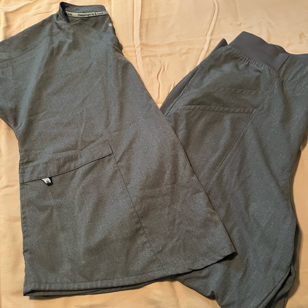 Cuddl Duds Charcoal Scrub Set Pants & Top size XL. Only worn a few times